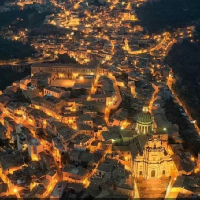 Casa Dell'Aquila Barocca Apartment Ragusa Bagian luar foto